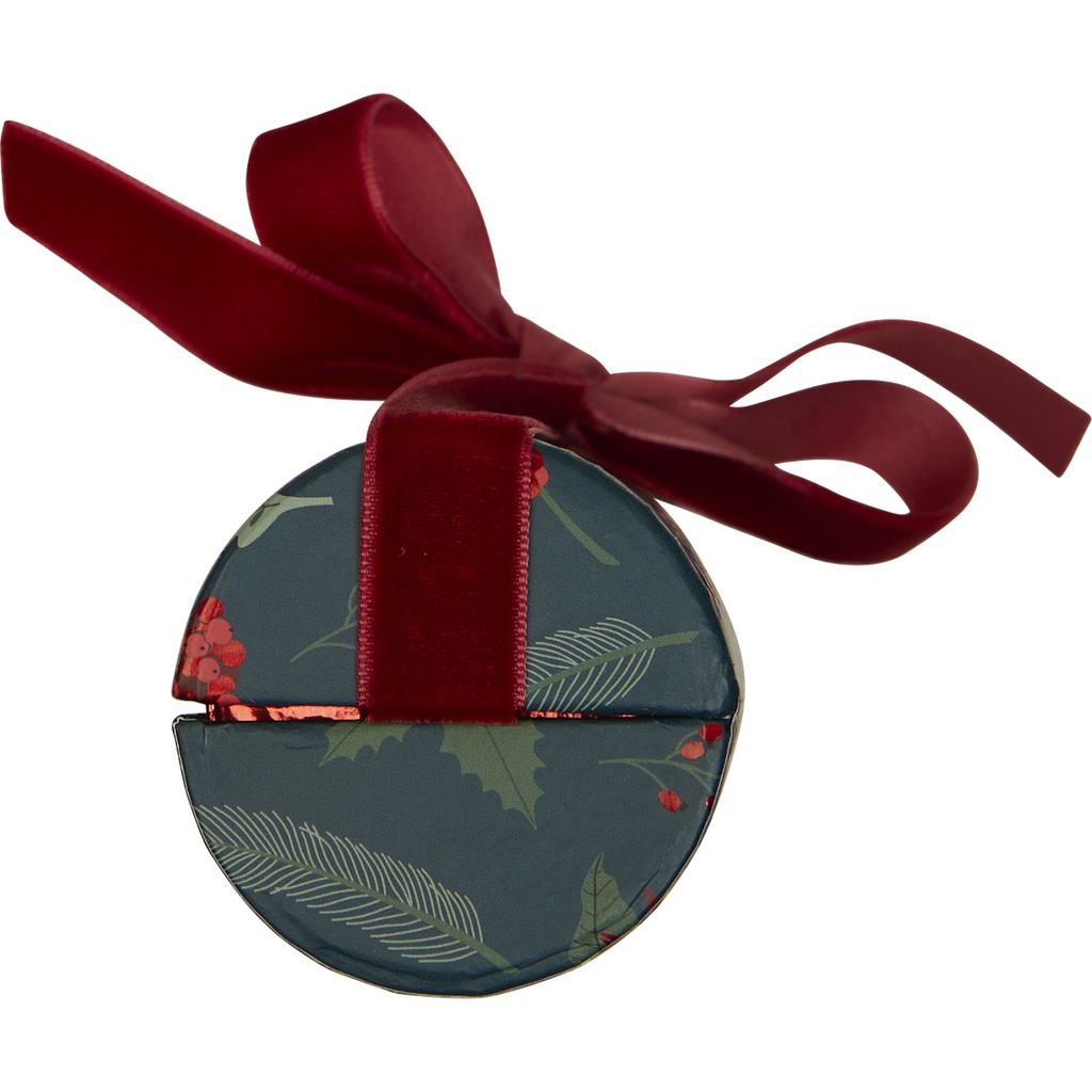 Where winter blooms round macaron